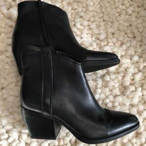 Naturalizer fairmont bootie 7m -Perfect condition!